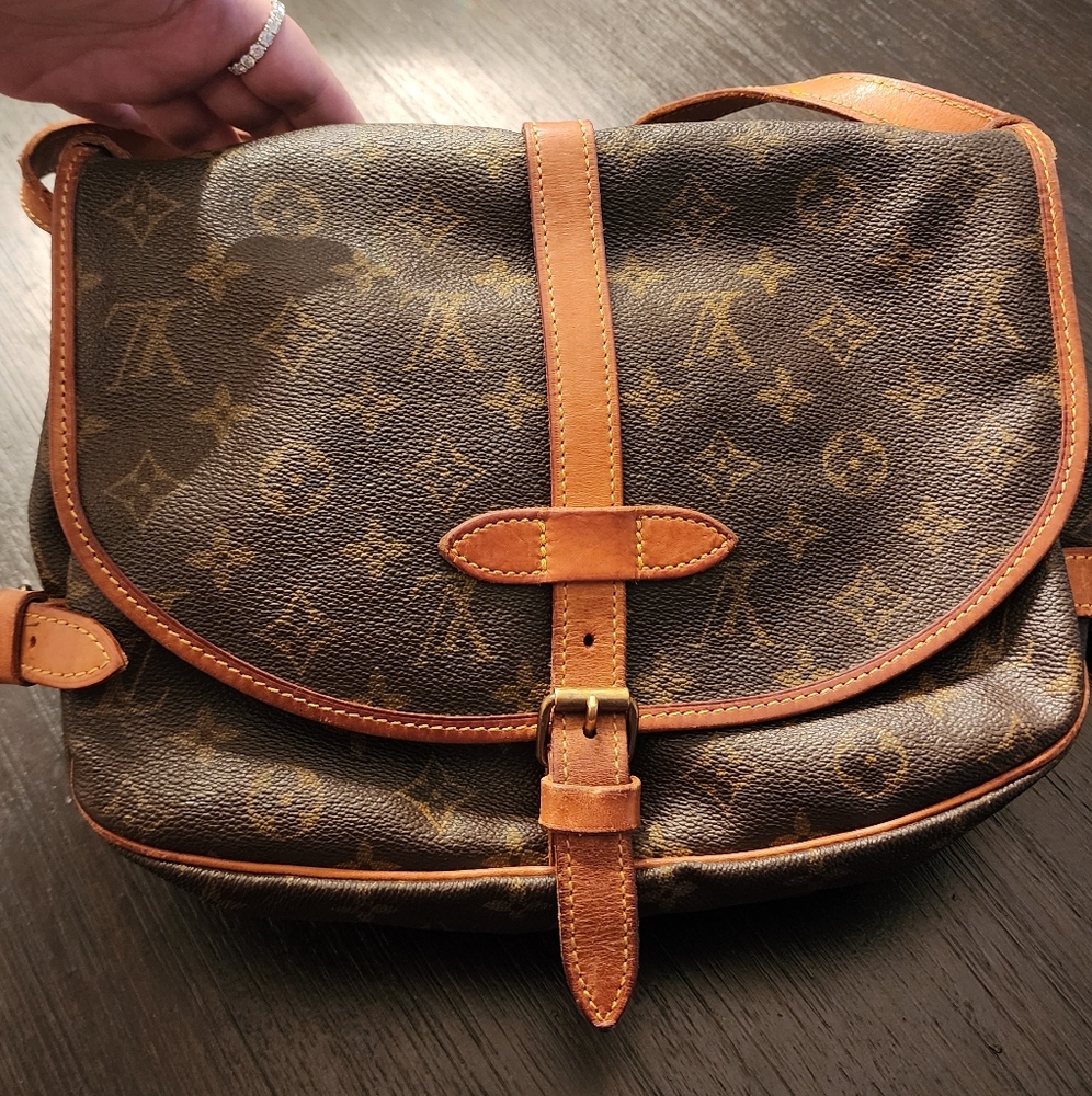 Louis Vuitton Brown Monogram Crossbody Hobo with Tan Vachetta Trim - Picture 5 of 16